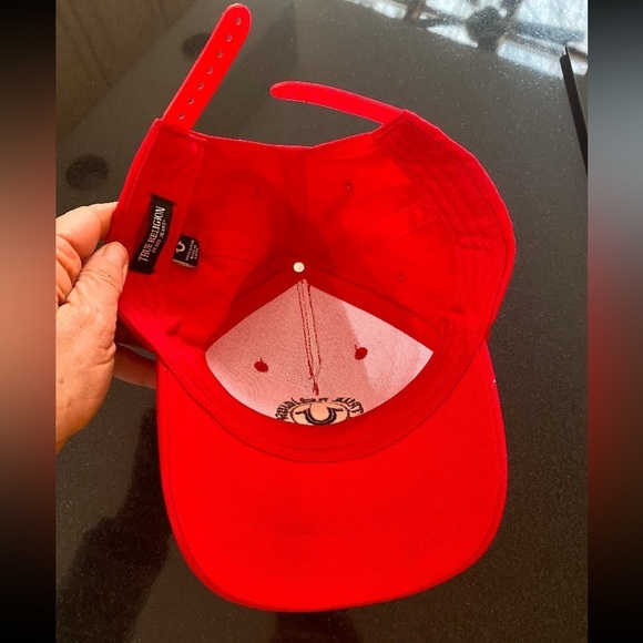 True Religion Men's Snapback Baseball Cap Hat Circle Embroidered Logo Red Black - Picture 5 of 7